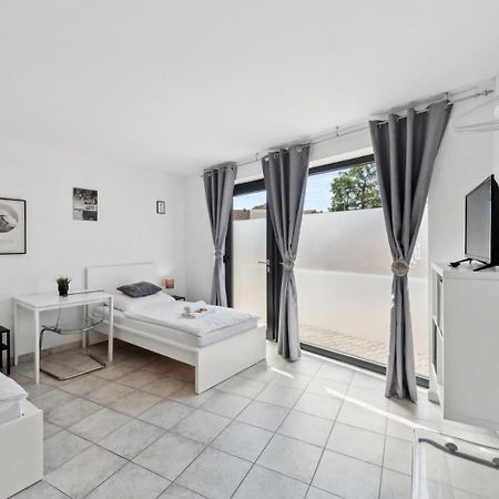 Travel&Work Apartment l 5 Schlafzimmer l Smart TV l Parkplatz l Küche Kaiserslautern Exterior foto