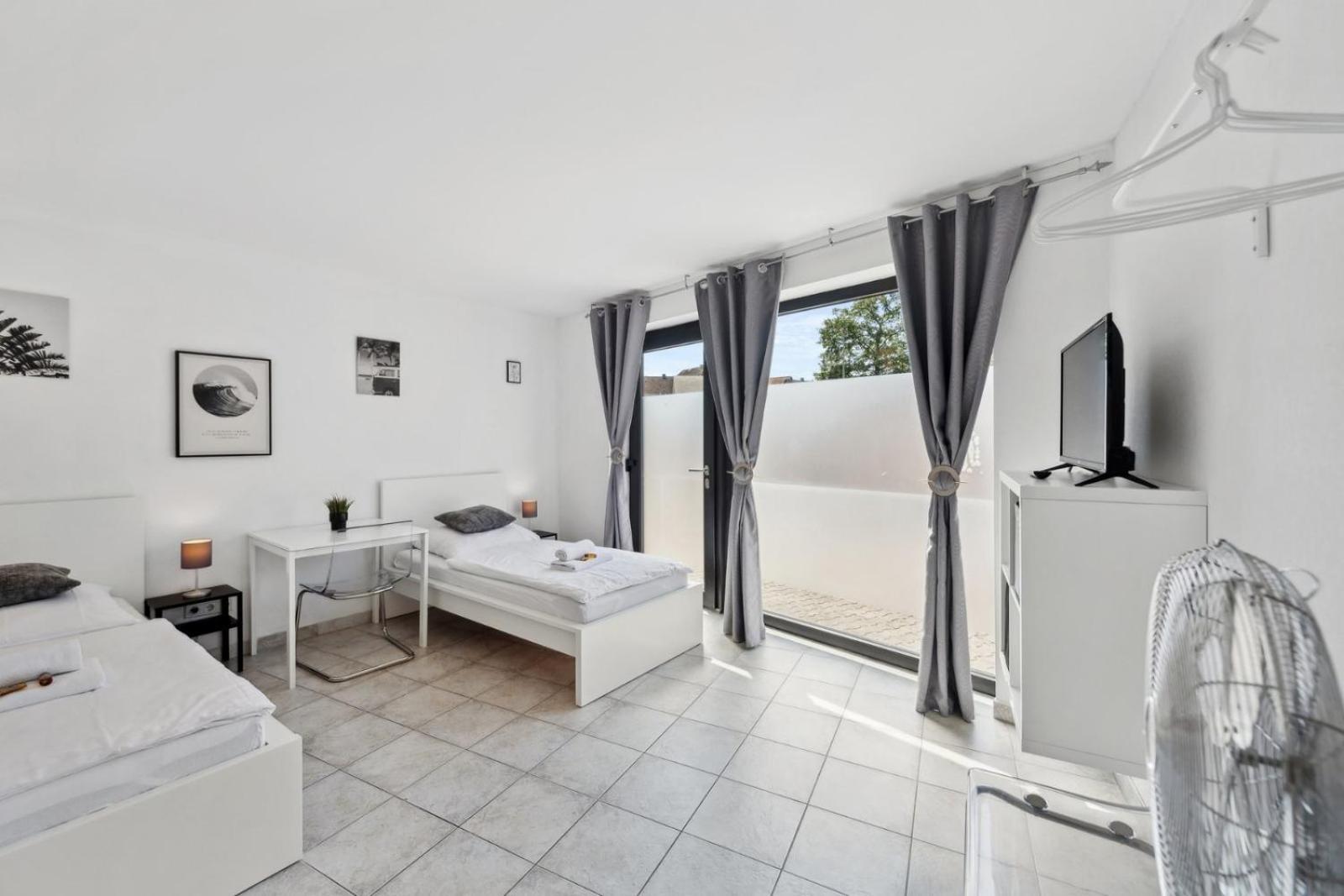 Travel&Work Apartment l 5 Schlafzimmer l Smart TV l Parkplatz l Küche Kaiserslautern Exterior foto