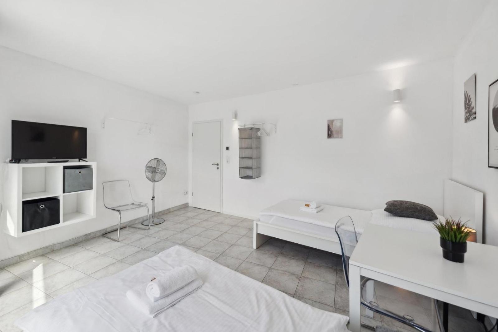 Travel&Work Apartment l 5 Schlafzimmer l Smart TV l Parkplatz l Küche Kaiserslautern Exterior foto